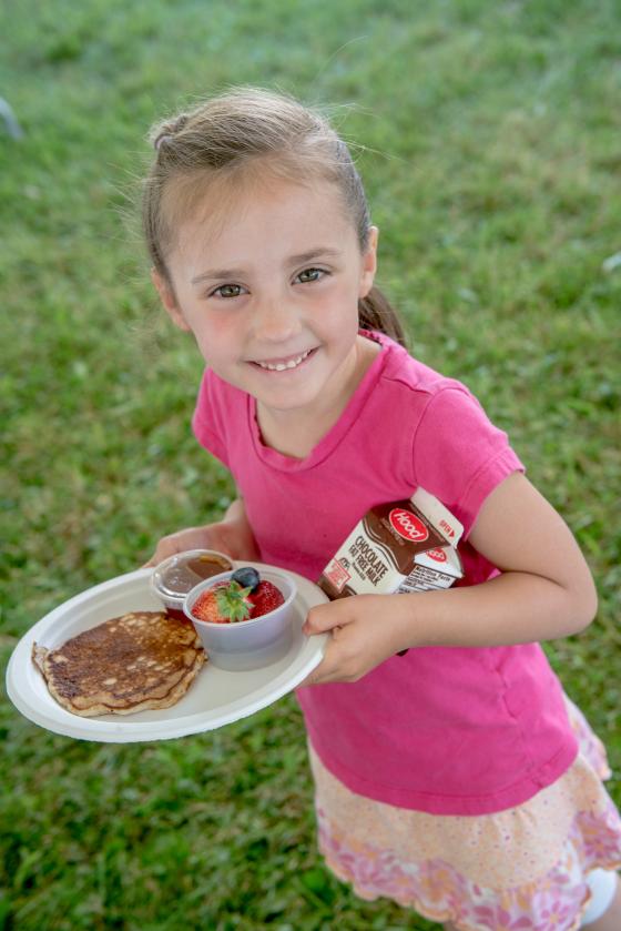girl_excited_for_breakfast